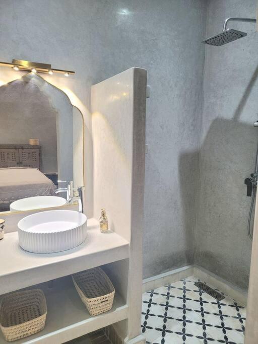 Riad Isahiac Avec Piscine En Exclusivite 마라케시 외부 사진