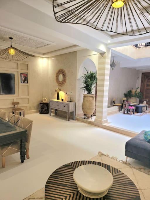 Riad Isahiac Avec Piscine En Exclusivite 마라케시 외부 사진