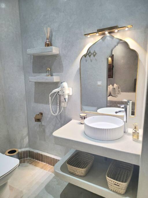 Riad Isahiac Avec Piscine En Exclusivite 마라케시 외부 사진